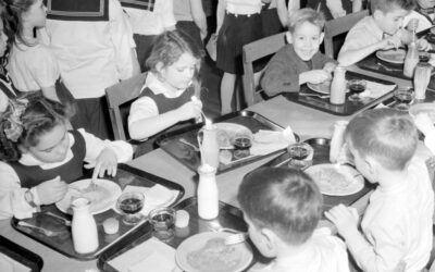 Elementary School Cafeteria Lunches in the 1960s