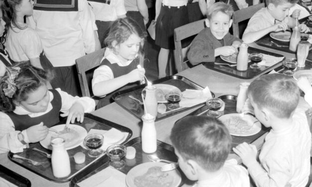 Elementary School Cafeteria Lunches in the 1960s